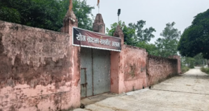 Who is that Swami, how did the controversy start? After whose threat was the UP government getting name plates installed outside the shops?