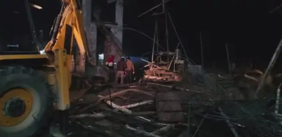 गेट का लेंटर गिरने से 8 मजदूर घायल